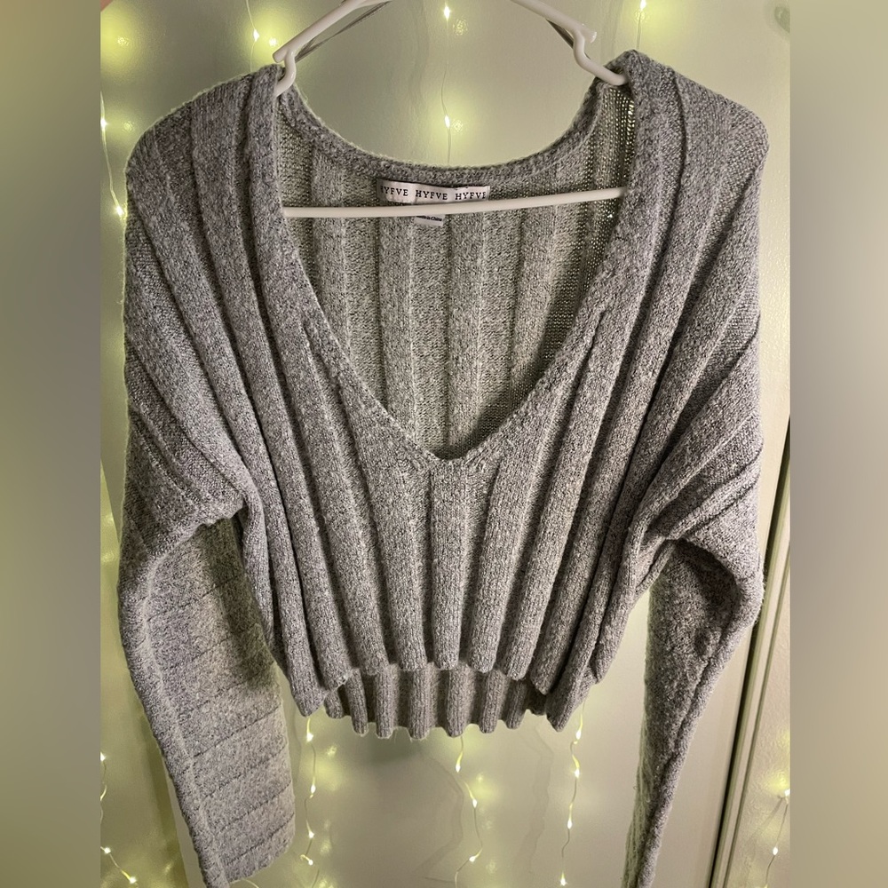 HYGVE Gray Cropped Sweater